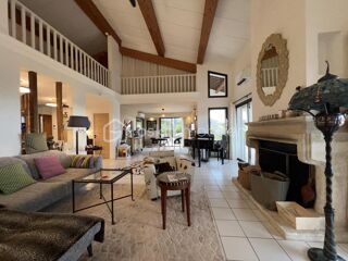  Villa  vendre 8 pices 260 m