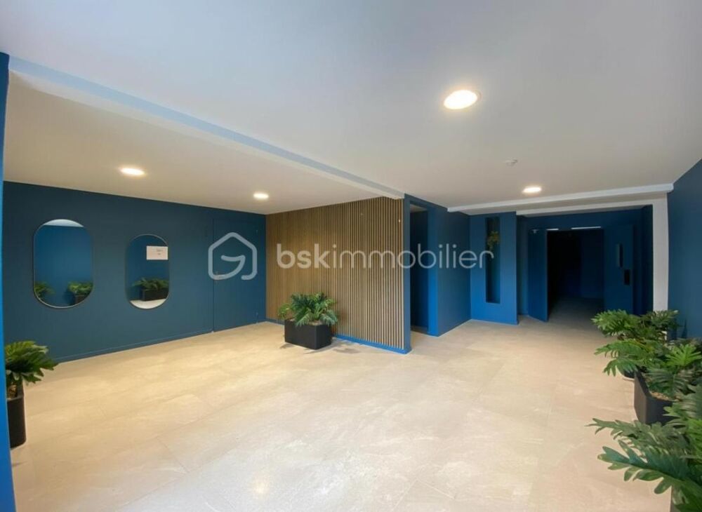 SAINT-CHRISTOL ((84) - Créez votre grand T3 sur mesure ! Appartement à rénover de 100 m² env. situé au 3ème étage avec ascenseur