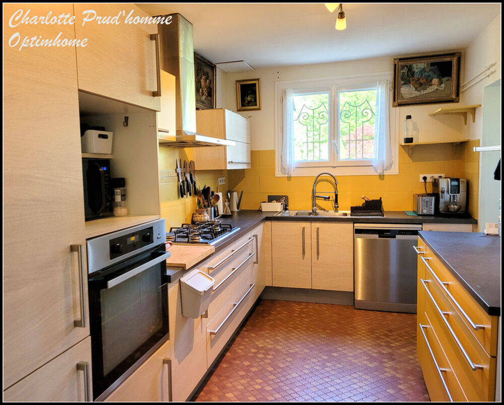 Maison avec vue et jardin arboré - 180m²