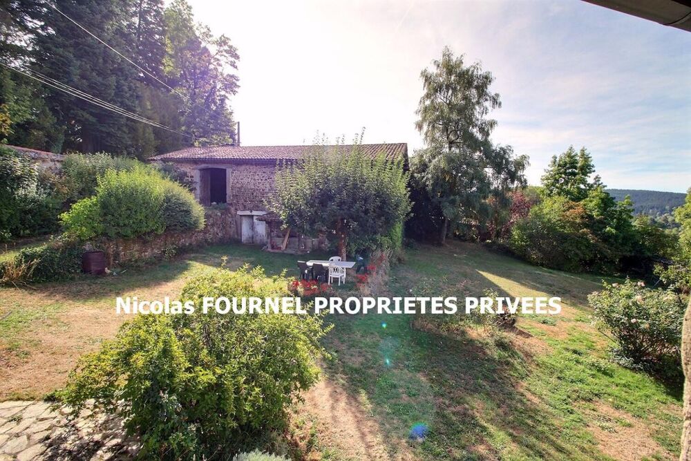 Saint Genest Malifaux 42660 corps de ferme avec cour fermée 215m² habitables 4 chambres, écurie-grange sur 1300m² de terrain