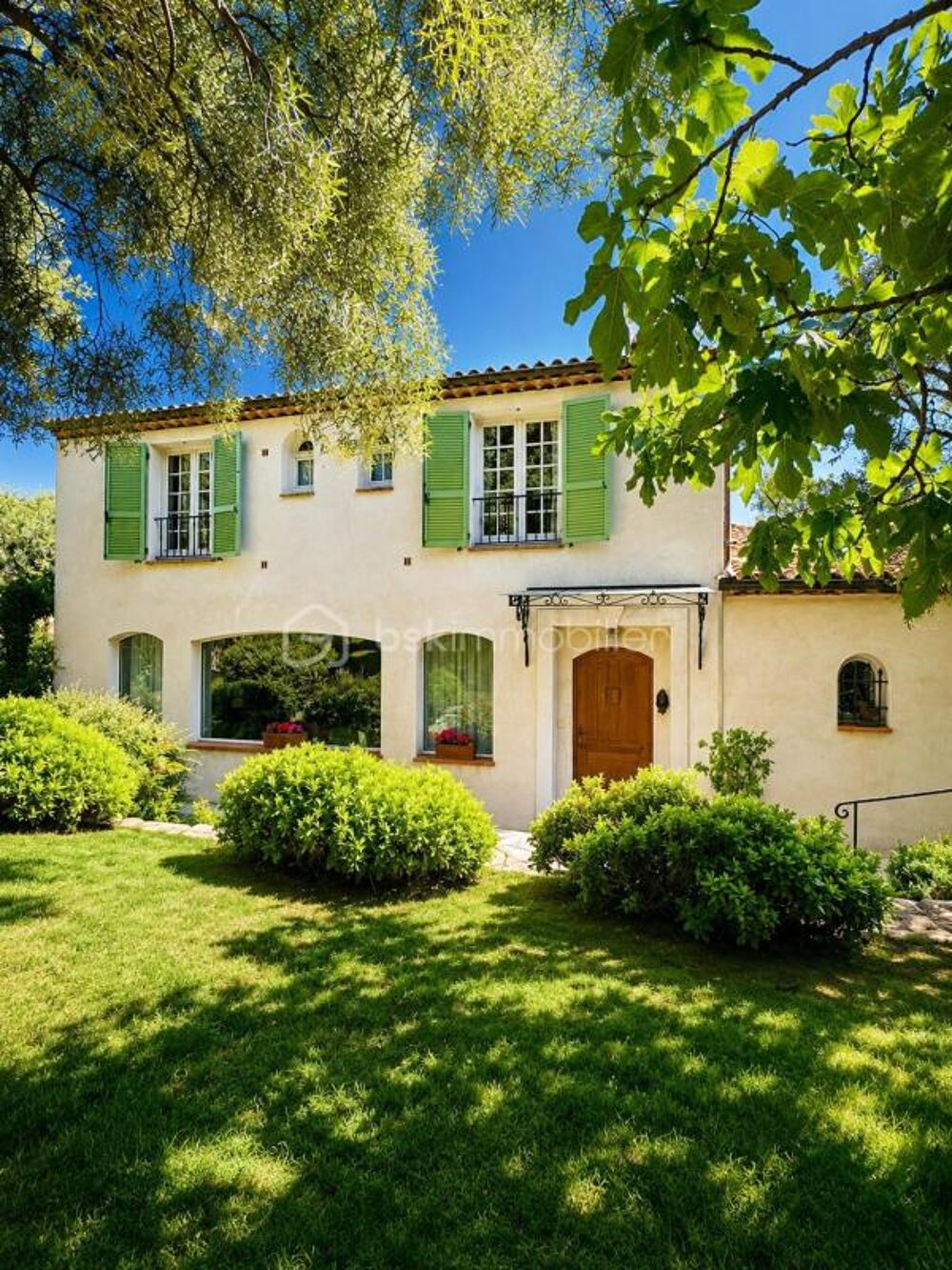Vente Propriété/Château Vence – Élégante propriété de 210 m² avec piscine, jardin paysager et potentiel de 5 chambres Vence