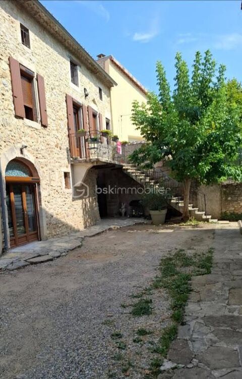   Maison de charme au c�ur de Vallon-Pont-d'Arc avec cour, balcon et 2 places de stationnement Maison - 4 pi�ce(s) - 132 m�