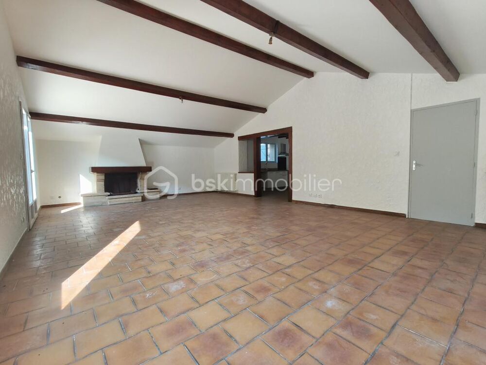 Vente Maison Maison individuelle, en ville, avec garage et jardinet. Trois chambres Moissac