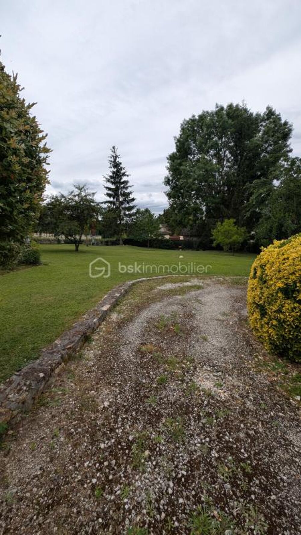 Adorable Maison briarde avec garage et déépendance
