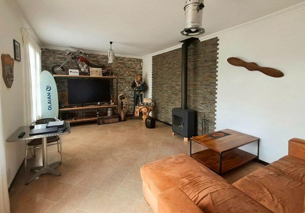 Maison dans une impasse, 90 m² habitables + 90 m² supplémentaires avec chambre et salle d'eau, grand garage et jardin de 779 m²