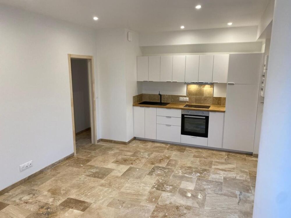 Appartement T2 totalement rénové de 40 M2 à 250 M à pied de la mer et proche de l'hippodrome de Deauville