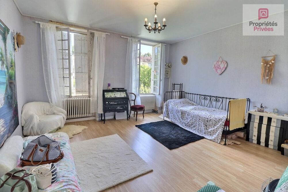 Vente Maison Maison de ville comprenant 2 habitations - nombreuses chambres - garage en sous sol - cellier - cabanon de jardin en parpaing - Taillebourg