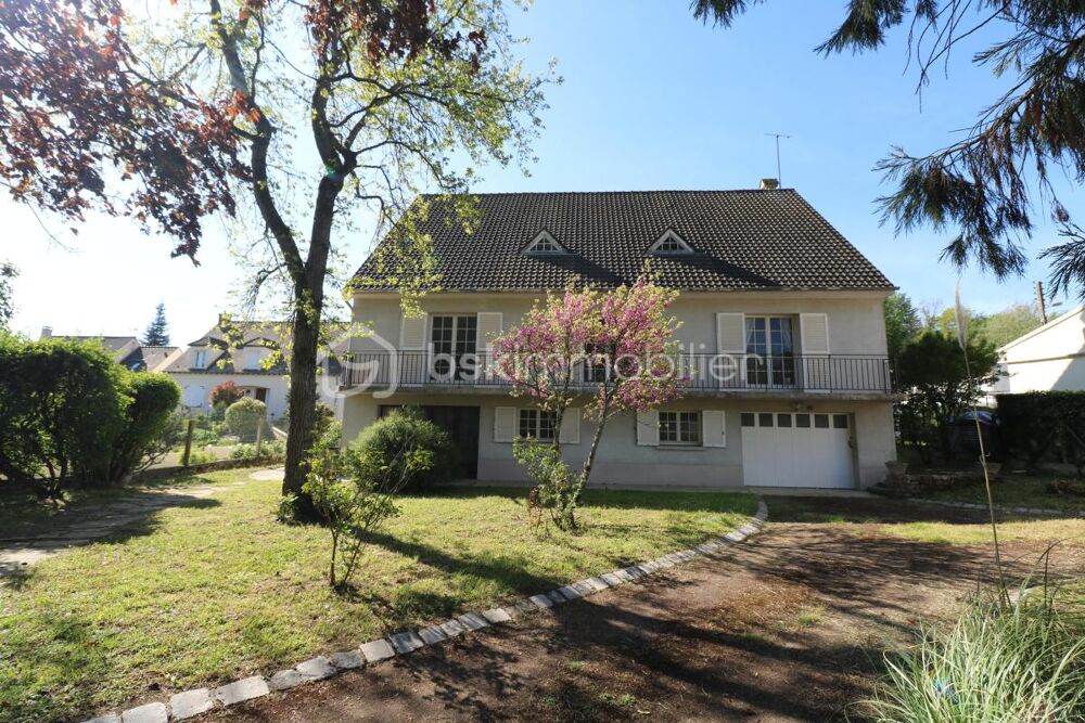 Propriété 10 pièces, 5 chambres, garage, chaufferie, cave et jardin