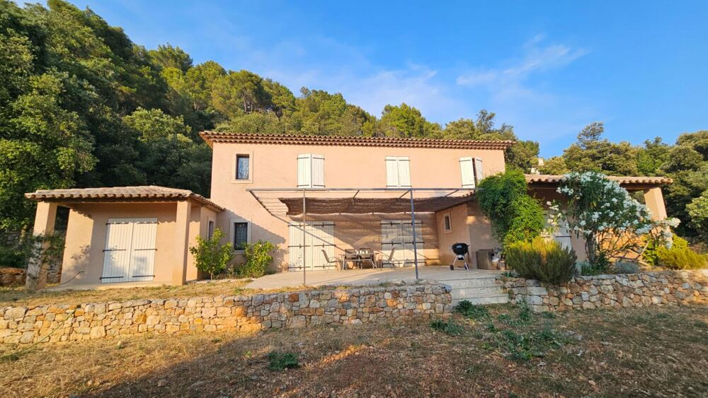 Claviers , Var . Villa contemporaine avec vue dégagée, piscine et terrain de 5800 m²