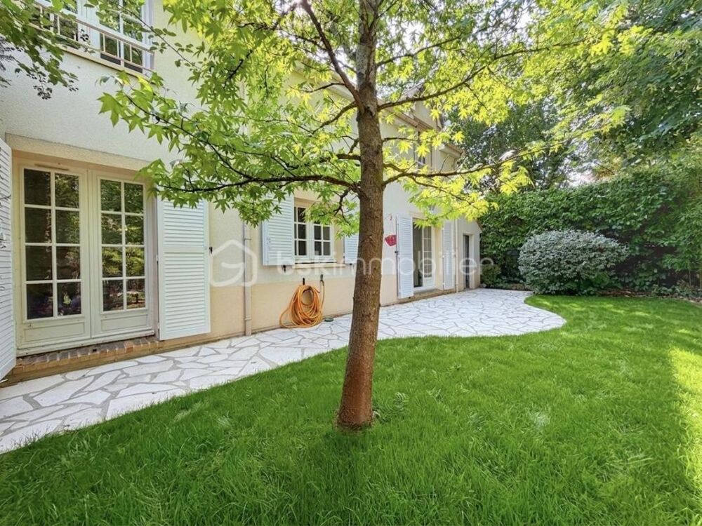 Vente Maison Maison familiale avec jardin, terrasse et beaux volumes quartier Fourqueux Saint germain en laye
