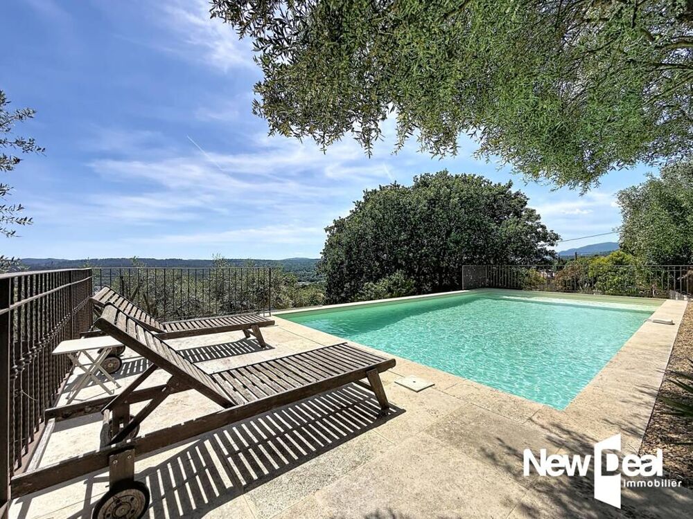 MONTAUROUX Vue imprenable pour cette villa contemporaine denviron 225 m²