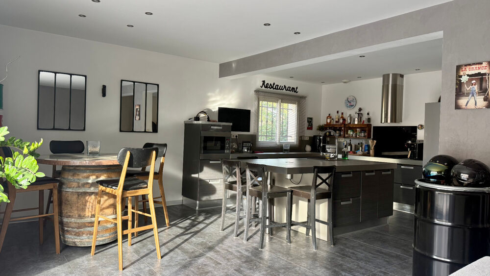 Vente Maison Maison à vendre 4 pièces (3 chambres) MARTIGUES (13) avec jardin piscine et garage Martigues