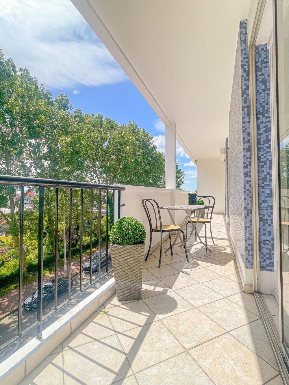CALAIS , Dpt (62) à vendre appartement 3 pièces 75M2 , deux chambres , cave , parking privatif