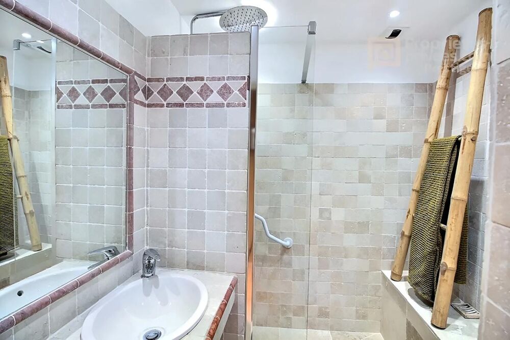  vendre  Appartement Uzs (30700)