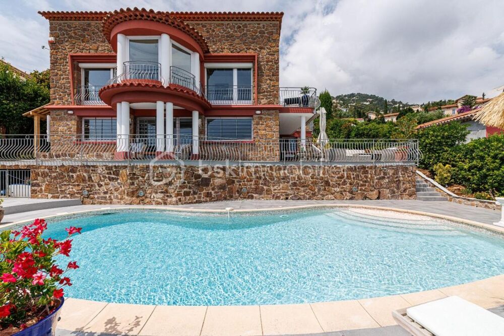 Superbe Maison rénovée de 219m2, 5 pièces, 4 chambres - Quartier du Trayas