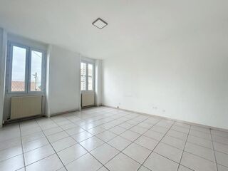  Appartement � louer 3 pi�ces 933 m�