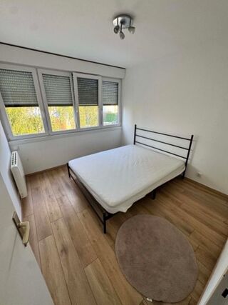 Appartement à louer 4 pièces 80 m²