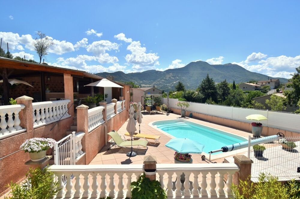 Alpes-de-Haute-Provence, Propriété dexception à Digne-les-Bains, 207 m², piscine, terrasses, 1 200 m² de terrain paysager, vue