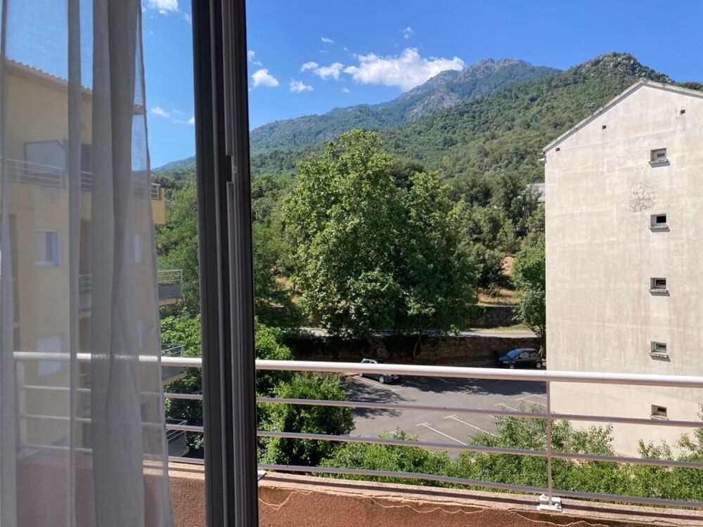 a - 1 appartement de type T2 dans un immeuble à CORTE