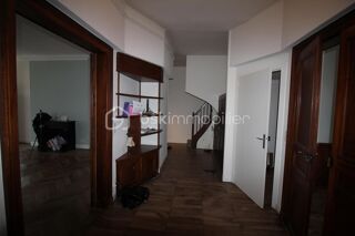  Appartement à louer 6 pièces 166 m²