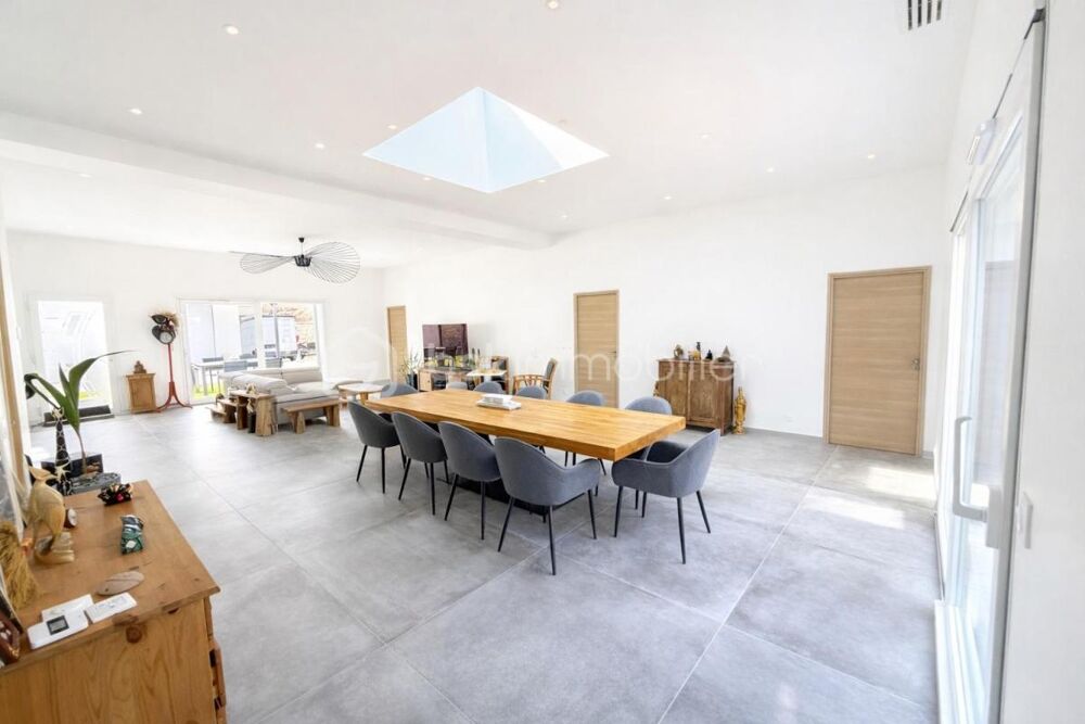 ? À vendre  Maison contemporaine dexception de plain-pied à Brétigny 173 m2