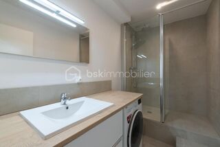  Appartement à louer 5 pièces 111 m²