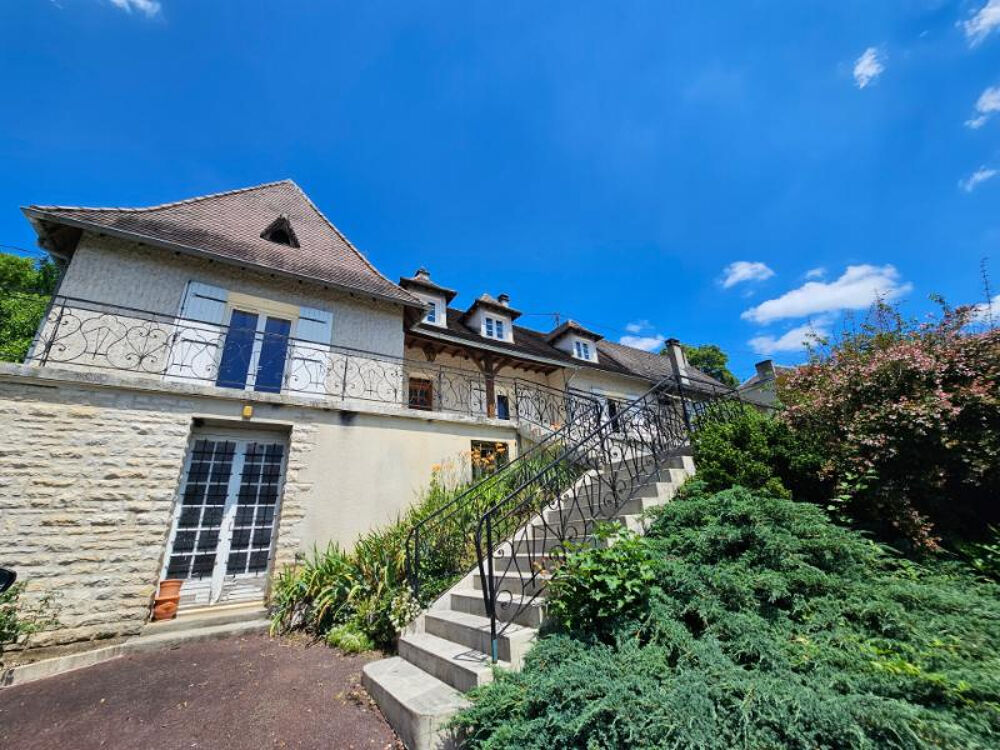 Maison de ville type 7, surface 245 m², garage privatif, sur un terrain 1012 m²