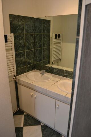  Appartement à louer 4 pièces 82 m²