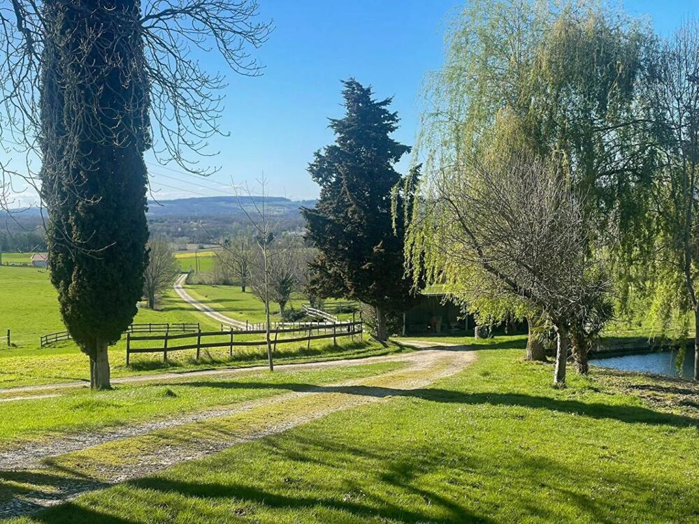 Domaine de caractère avec installations équestres exceptionnelles sur 40 hectares