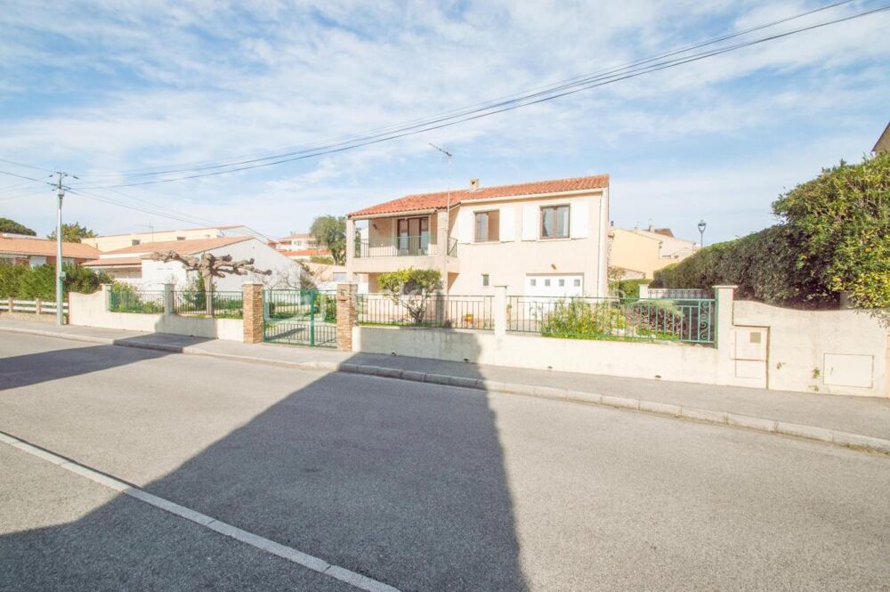 Maison individuelle au centre ville au calme