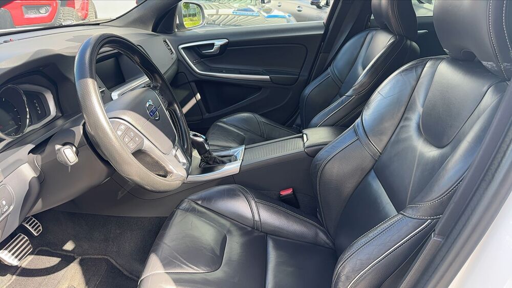 V60 2.0 TDi 190 D4 Geartronic R-Design - Automatique 2018 occasion 54000 Nancy