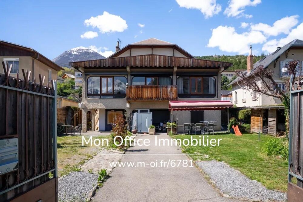 Référence : 6781-CLG - Maison d'environ 400m² à fort potentiel au coeur de l'Embrunais