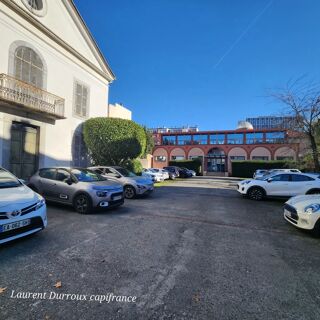  Immeuble � vendre 15 + pi�ces 710 m�