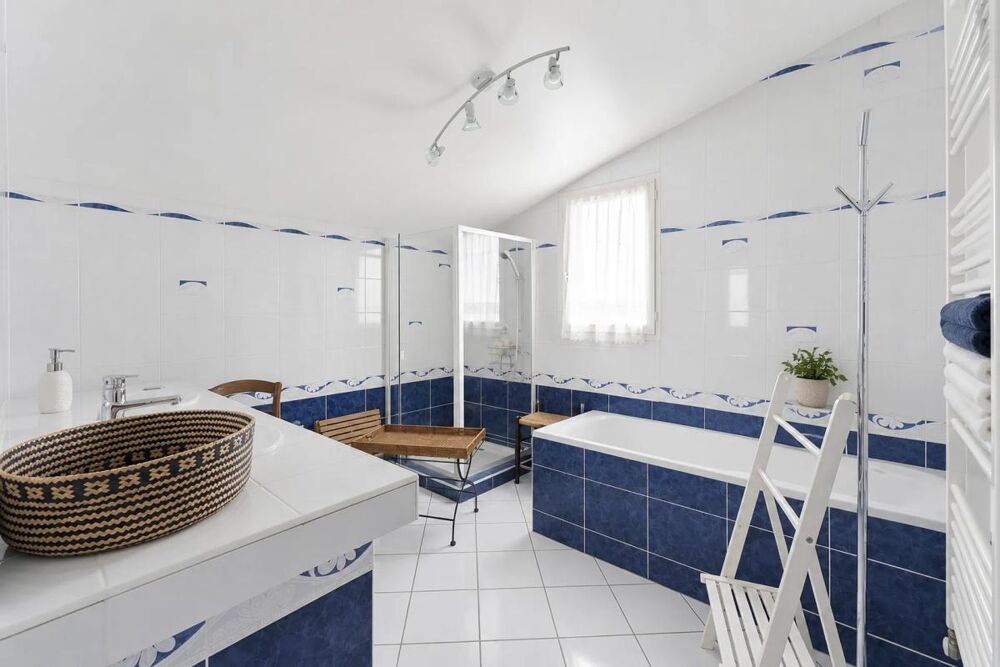 Maison avec Piscine à Saint-Caprais-de-Bordeaux