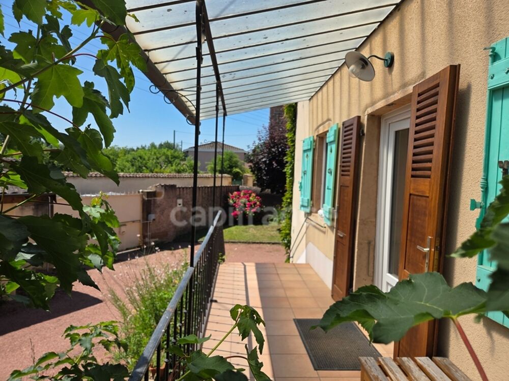 Charme de l'ancien : Maison familiale avec jardin, offrant 240m2 de surface totale au sol