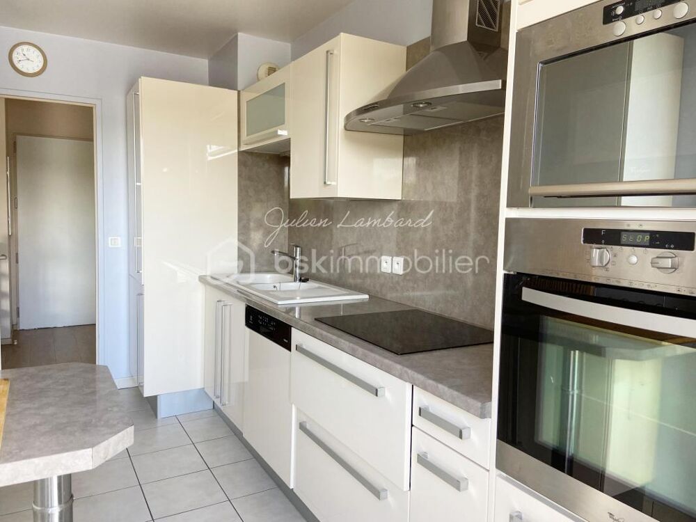 ROUEN DOCKS  Appartement T4 de 81 m²  Dernier étage  Terrasse 35 m²  Box double  Aucun travaux