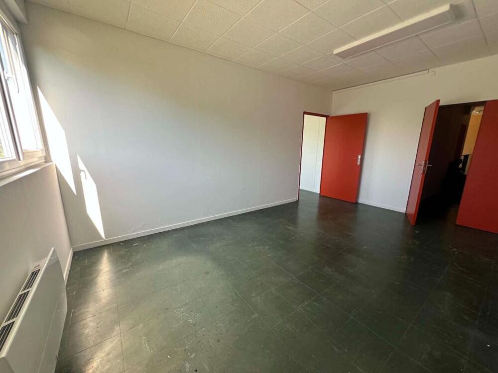   BUREAU 32 M²,  2 PIECES AVEC 2 PARKINGS Verneuil en halatte