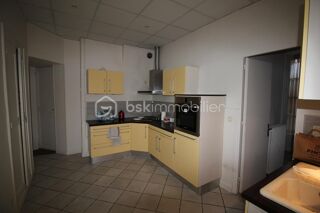  Appartement à louer 6 pièces 166 m²