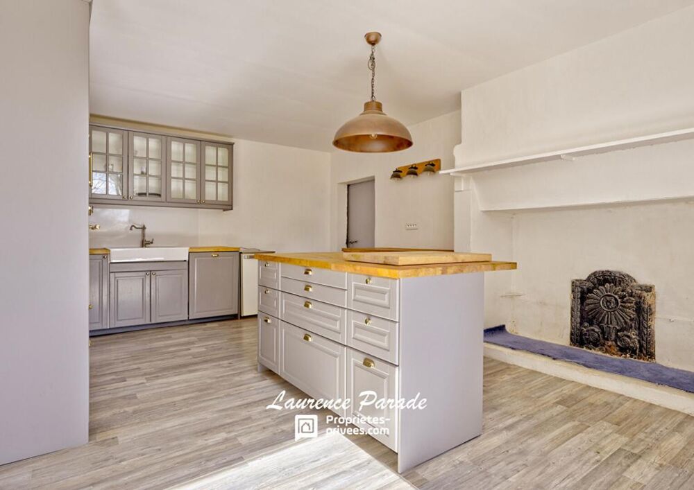 Maison, annexes puits parc ruisseau