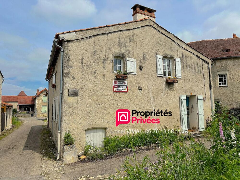 Vente Maison Maison de village 4 pièces avec garage, cave et terrain clos Charroux