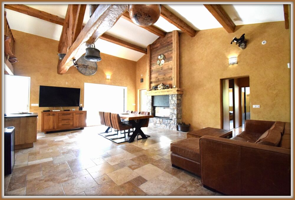 à vendre  Propriété/château Peyroules (04120)