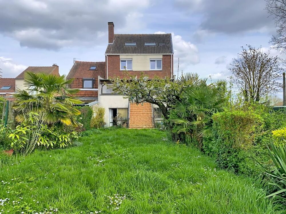 Large maison semi individuelle avec jardin et grand garage