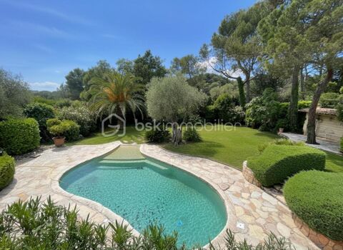   Villa de 216 m2 5 pi�ces avec piscine sur un terrain de 2041 m2 Villa - 5 pi�ce(s) - 216 m�