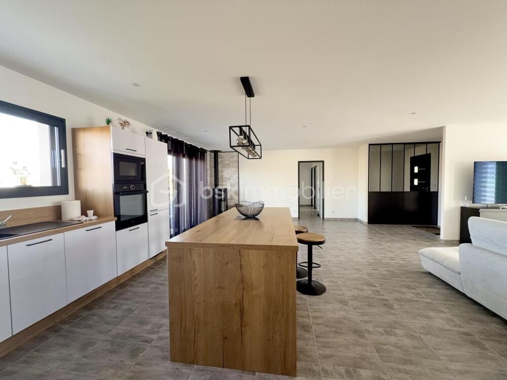 Vente Maison Maison plain-pied 120 m² – 3 chambres – RT 2012 – DPE A – 20 min Poitiers Roches premarie andille