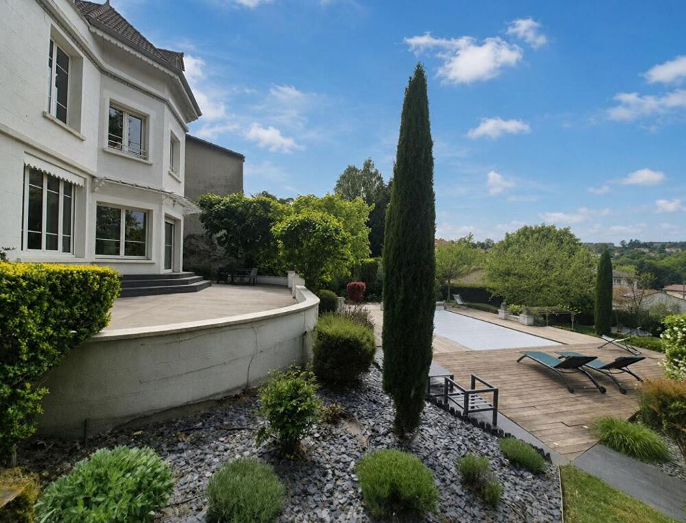 Vente Propriété/Château Saint Etienne maison de Maître de 275 m²  5 chambres, avec piscine, dépendance et carport sur 1900m² de terrain Saint etienne