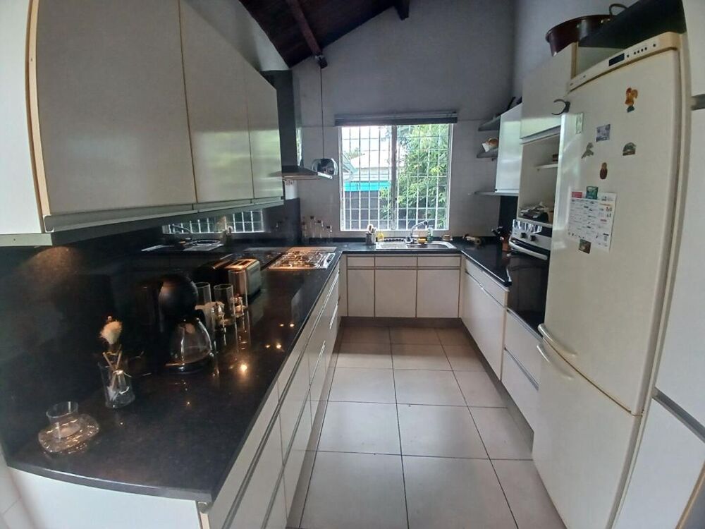 Vente Maison Belle villa familiale de 122 m² avec piscine sur terrain arboré  de 1230 m² à Saint-Benoît (97470) Saint benoit
