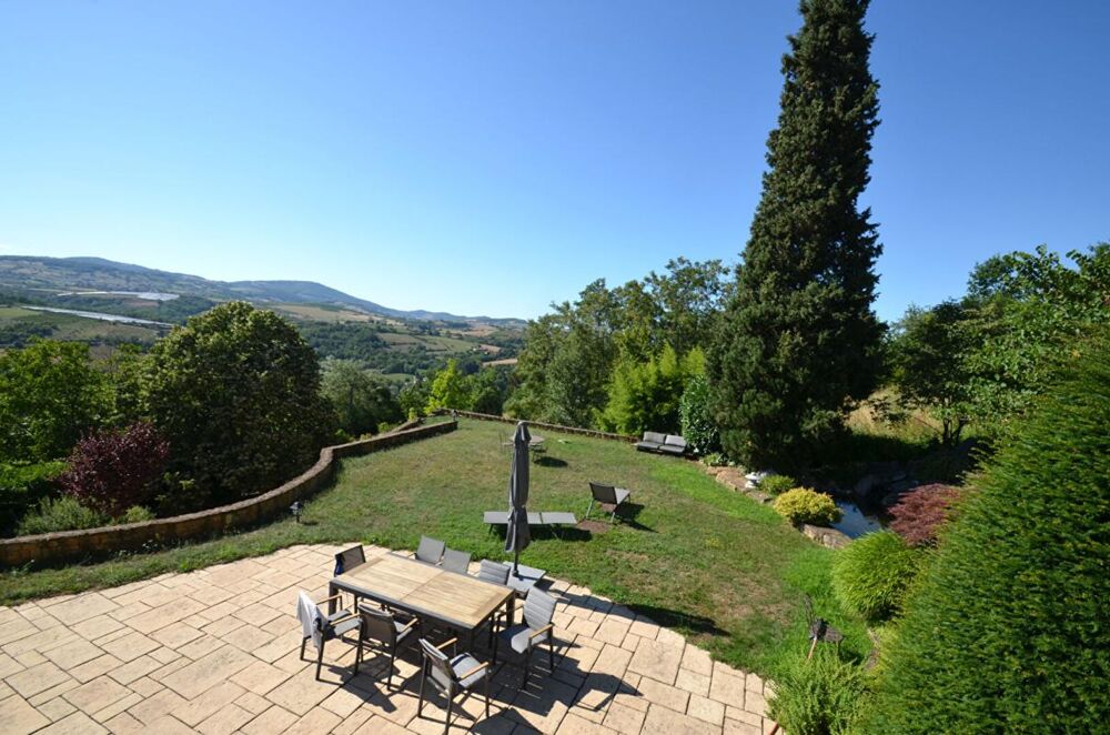 Maison de plus de 290 m2 avec plus de 6 000 m2 de terrain