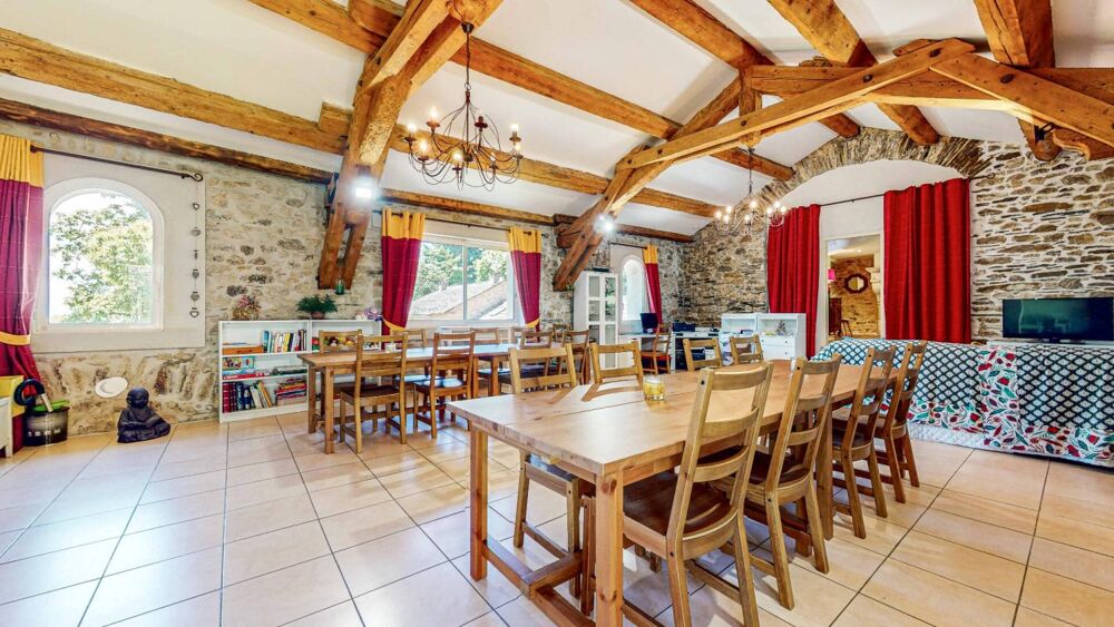 Domaine de caractère de 680 m² , 4,6 ha, deux piscines et à 20 min de Carcassonne