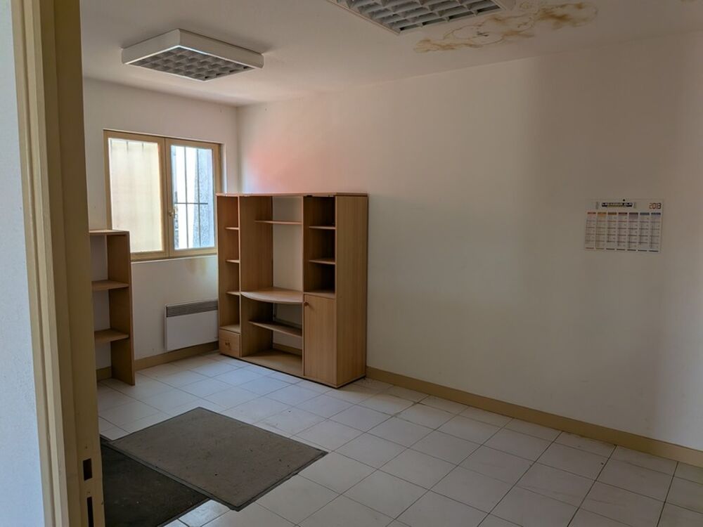   Entrepôt plus bureaux, 400 m² de surface couverte Limoux