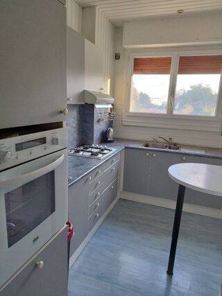  Appartement à louer 3 pièces 80 m²